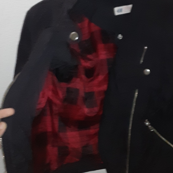 Black and flannel jacket - Picture 2 of 3